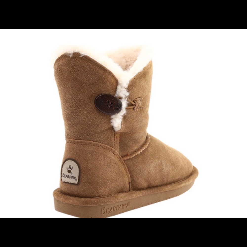 Brand new in box Bearpaw size 8